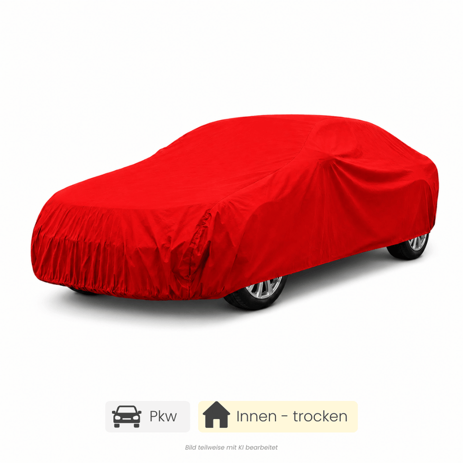 Rote Classic Indoor Autoabdeckung auf einer vollständig abgedeckten Limousine für trockene Innenbereiche.