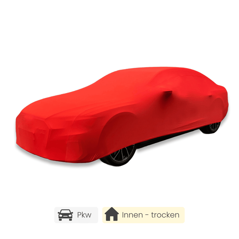 Rote Perfect-Stretch Autoabdeckung auf einer Limousine, geeignet für trockene Innenbereiche.
